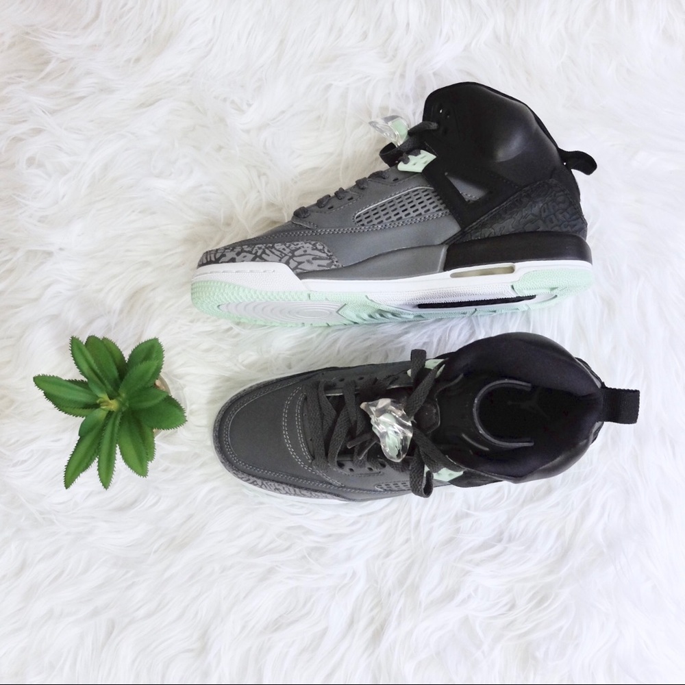 Air Jordan Spizikes Size 39 EUR - 6.5 Y